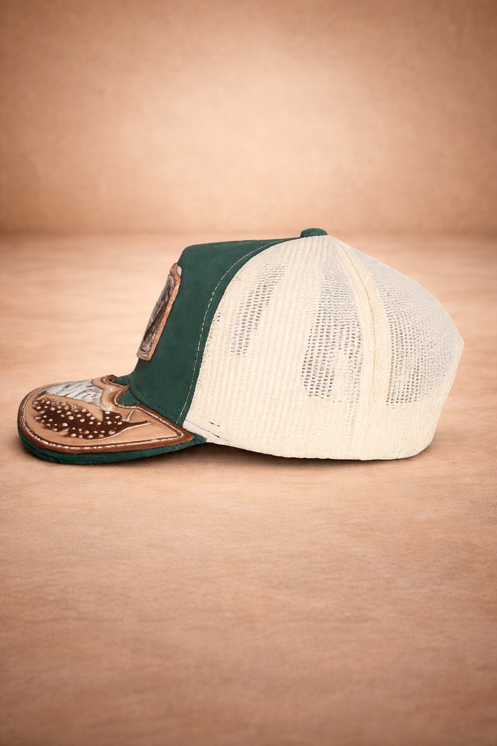 Cuero Santo Pluma Santa Cap
