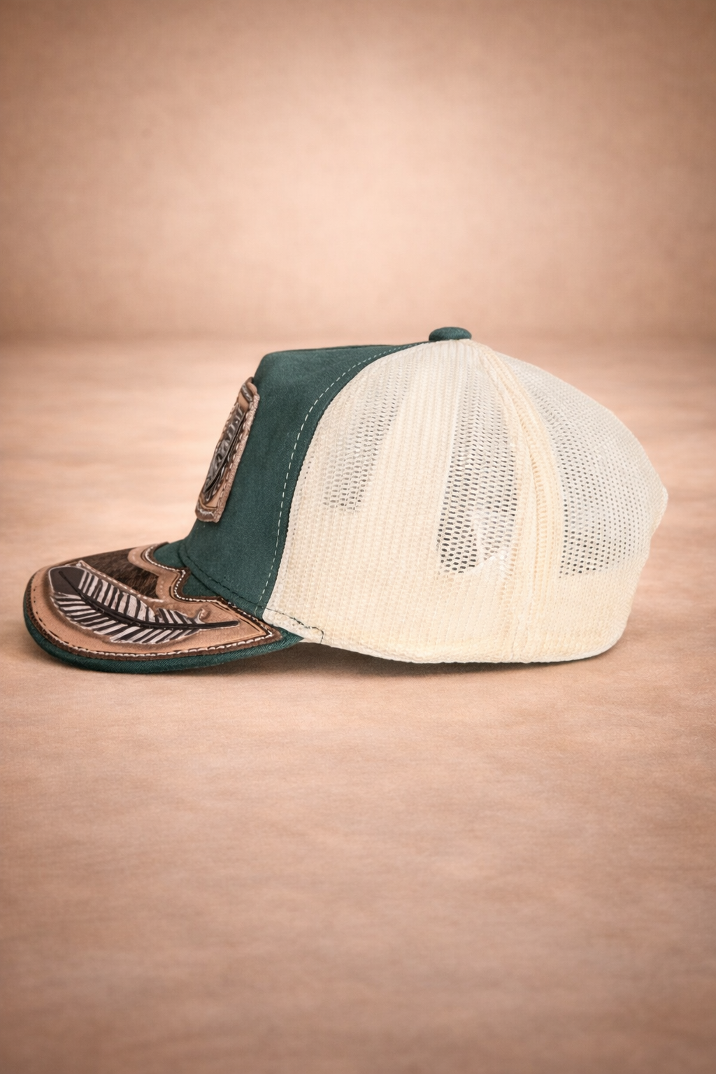 Cuero Santo Pluma Santa Cap