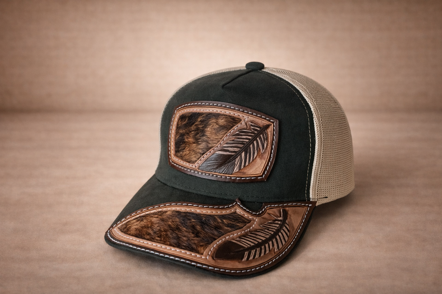 Cuero Santo Pluma Santa Cap