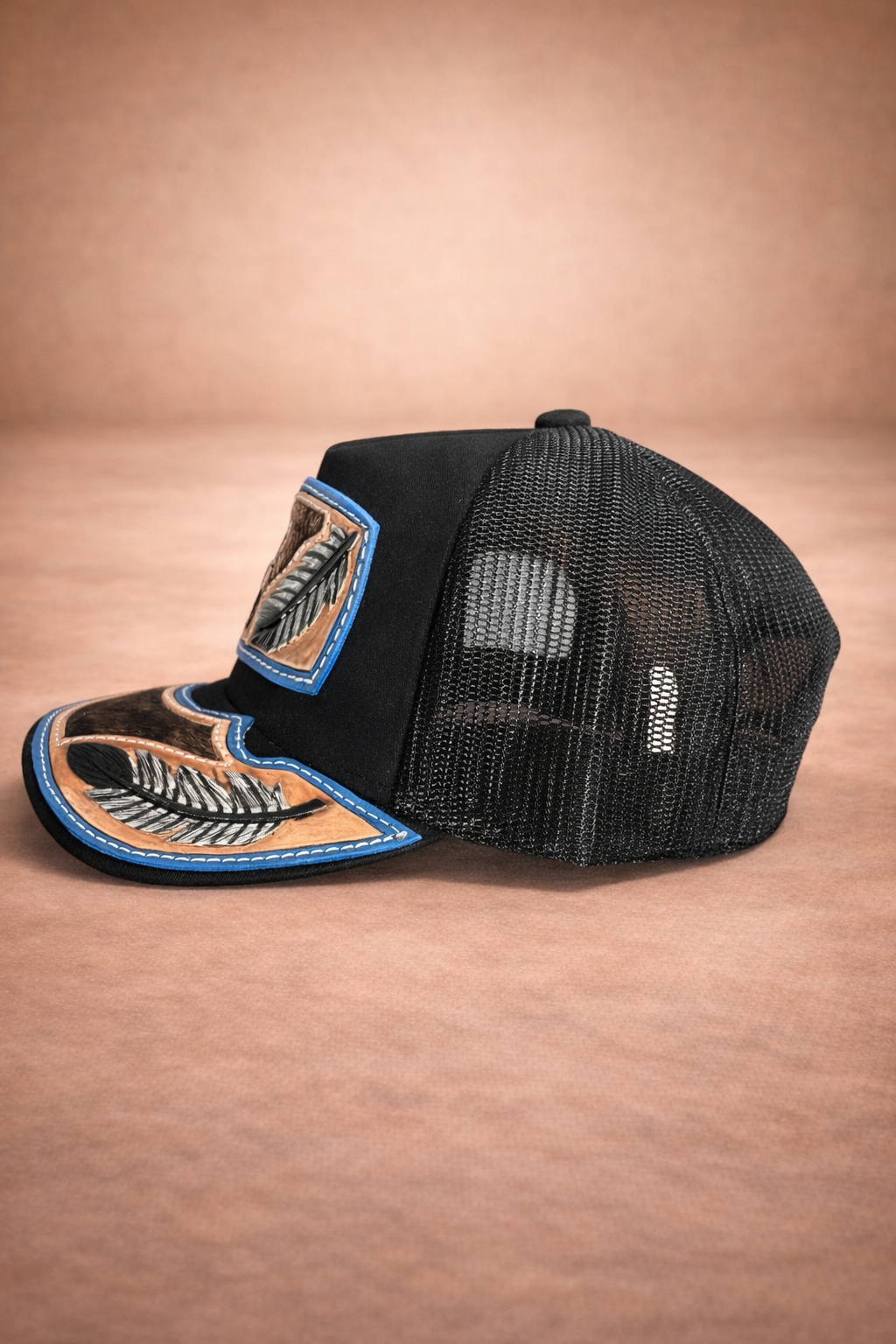 Cuero Santo Pluma Santa Cap